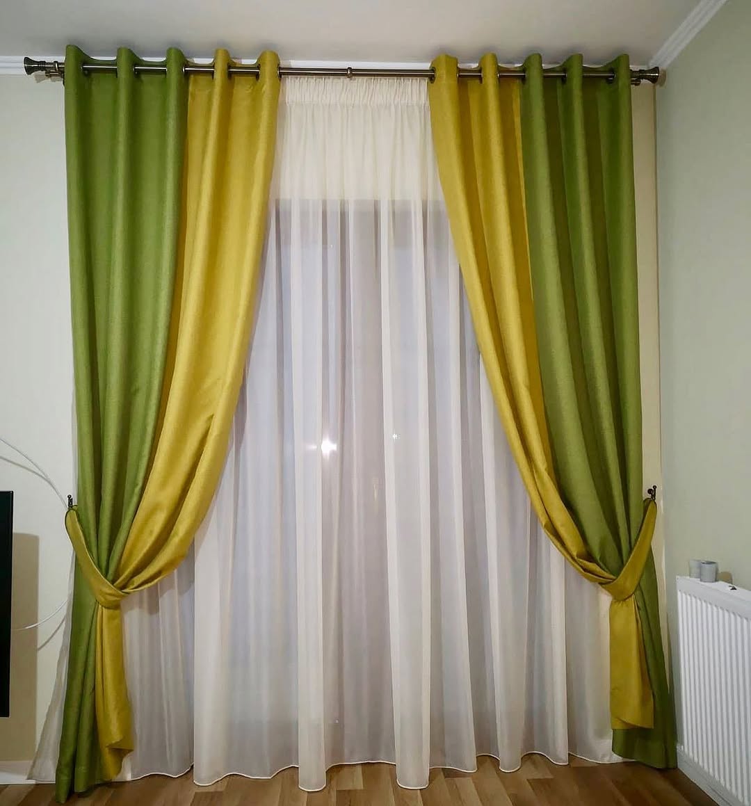Draperie verde și galben cu voal